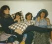 Gruppe im Bett